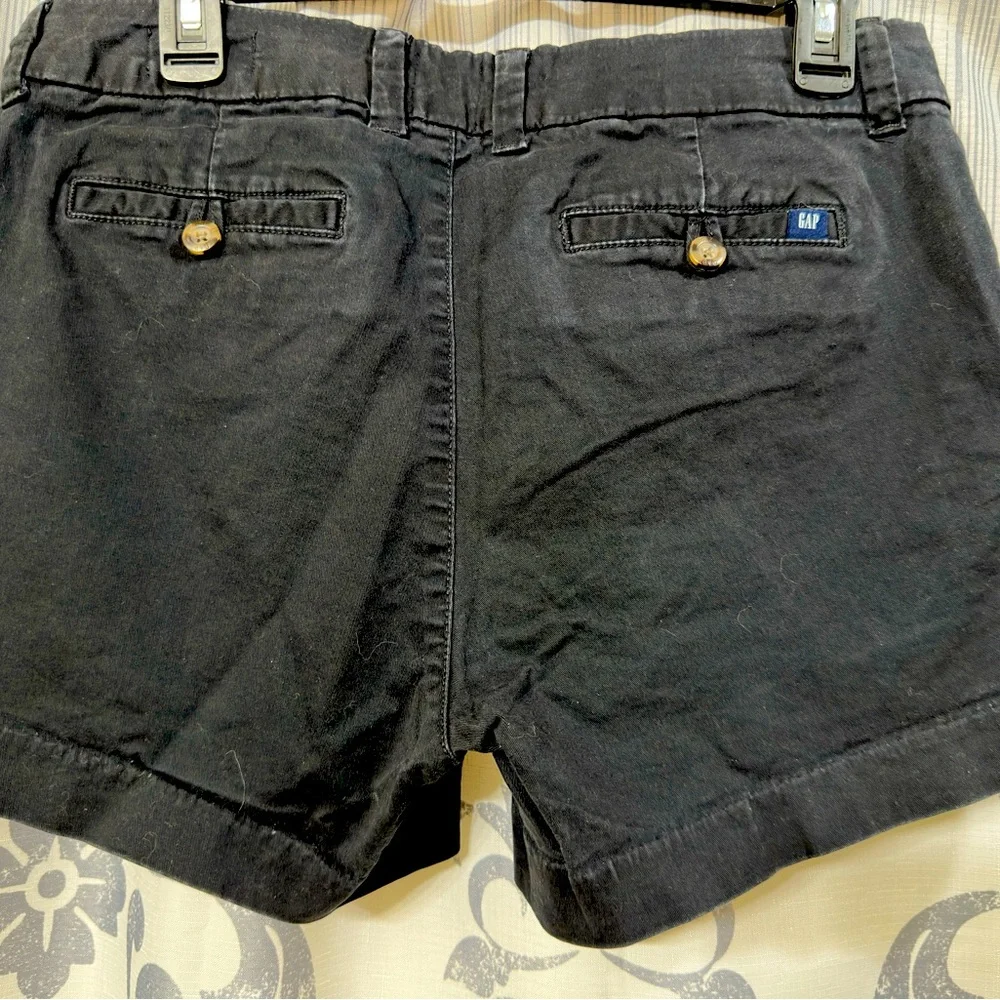 EUC‎ GAP Women's Green Casual Shorts Size 8